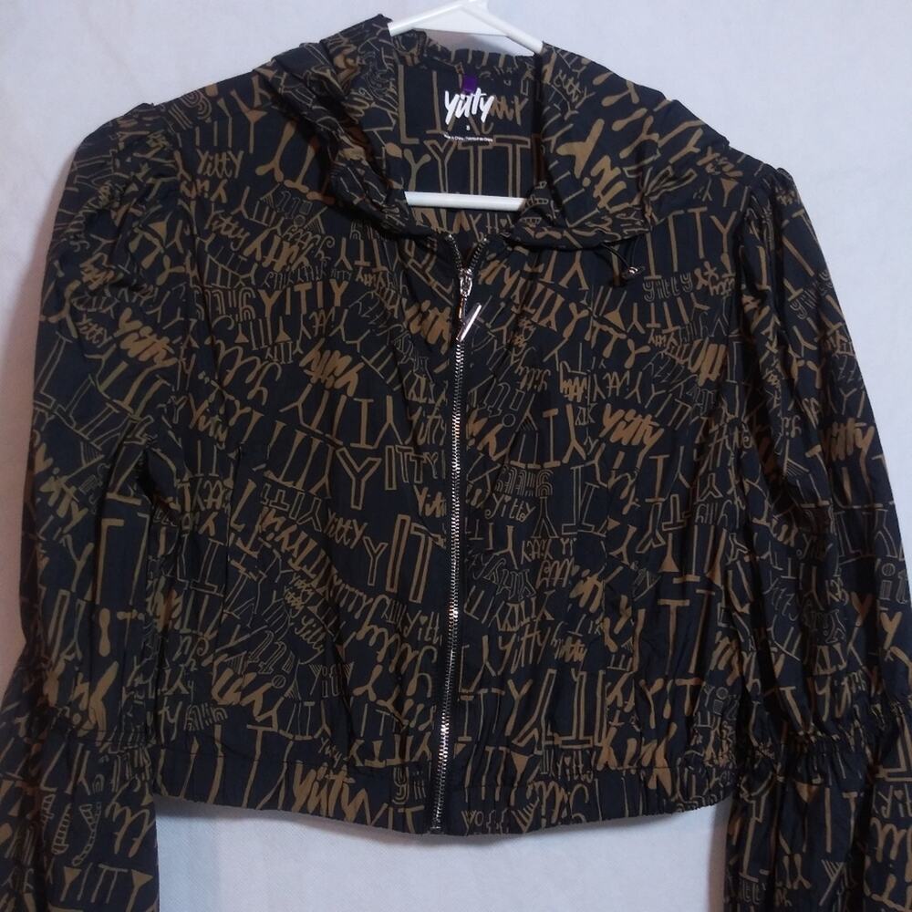 Yitty By Fabletics Medium Mesh Me Cropped Graphic… - image 3